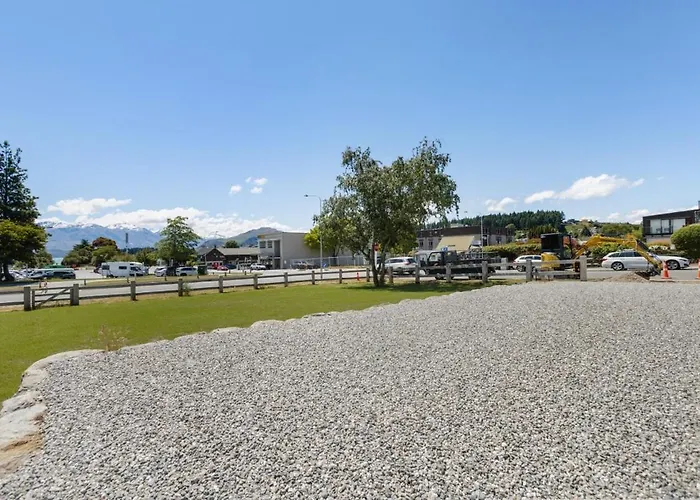 Escape - Views Of And Mountains * Wanaka
